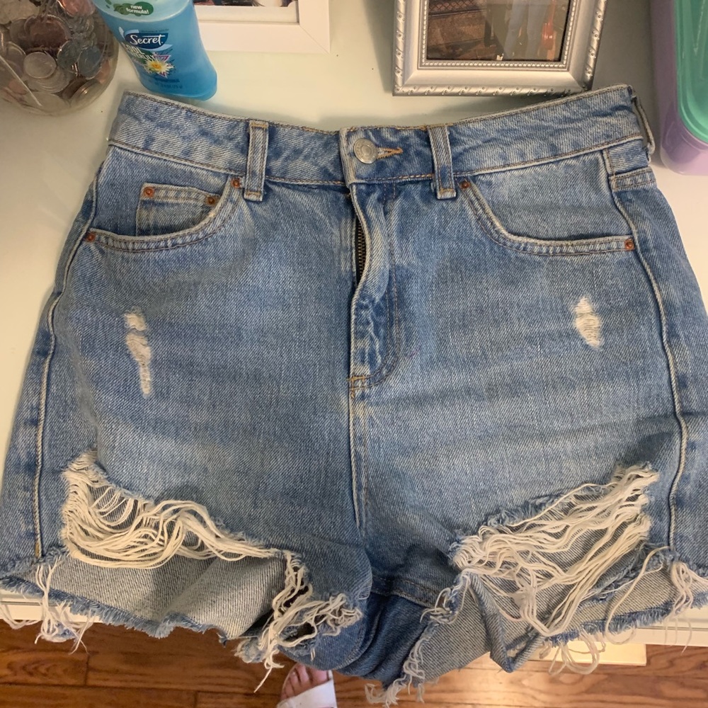 TOPSHOP MOM HI RISE JEAN SHORTS
